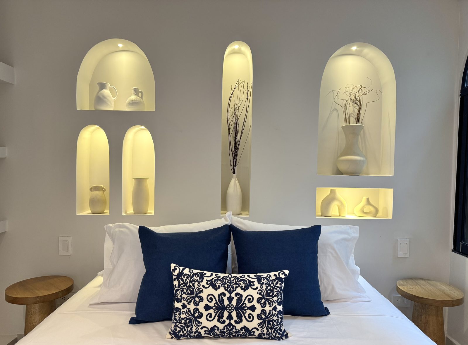 Habitación Doradal — nichos arqueados